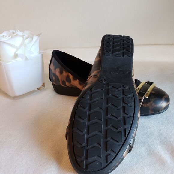 Animal print flats with gold buckel accent - Picture 4 of 4